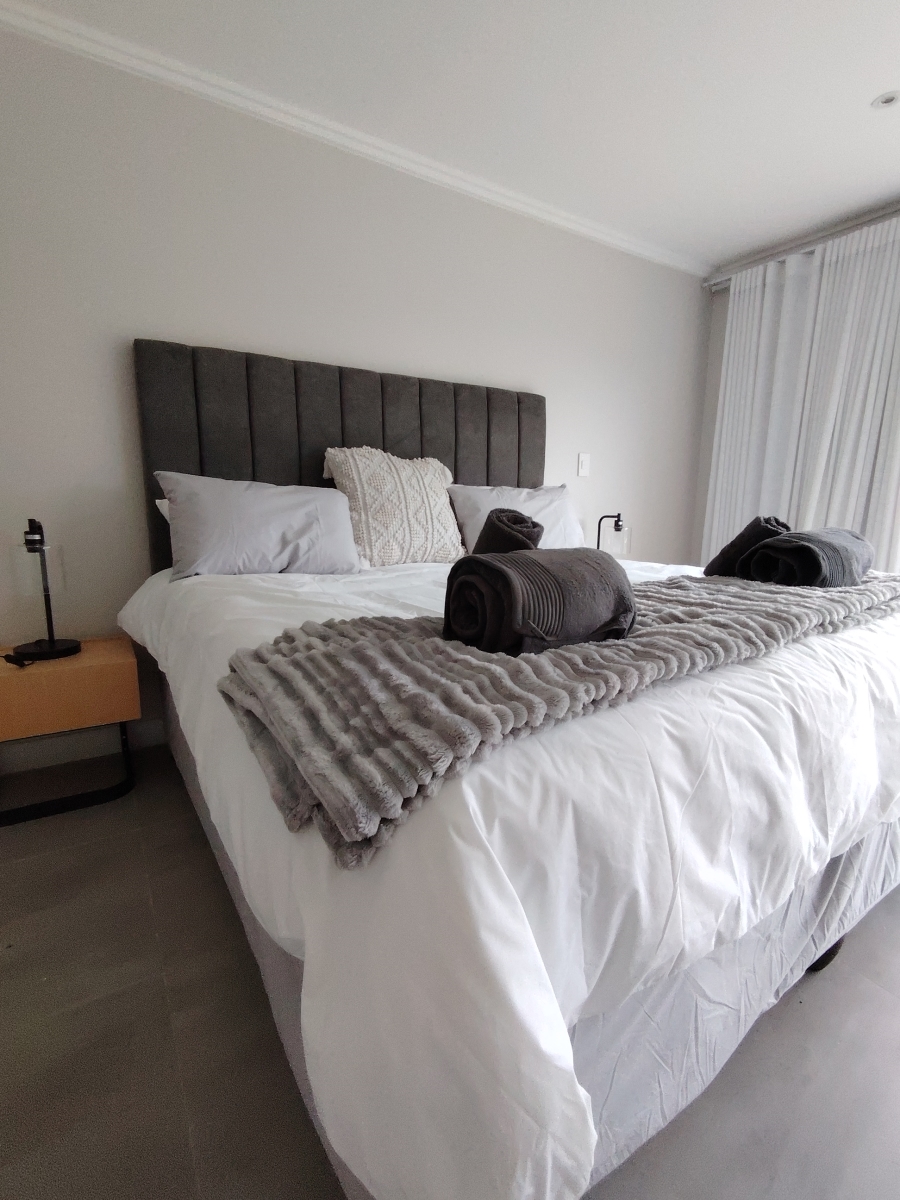 To Let 6 Bedroom Property for Rent in Brackenridge Western Cape